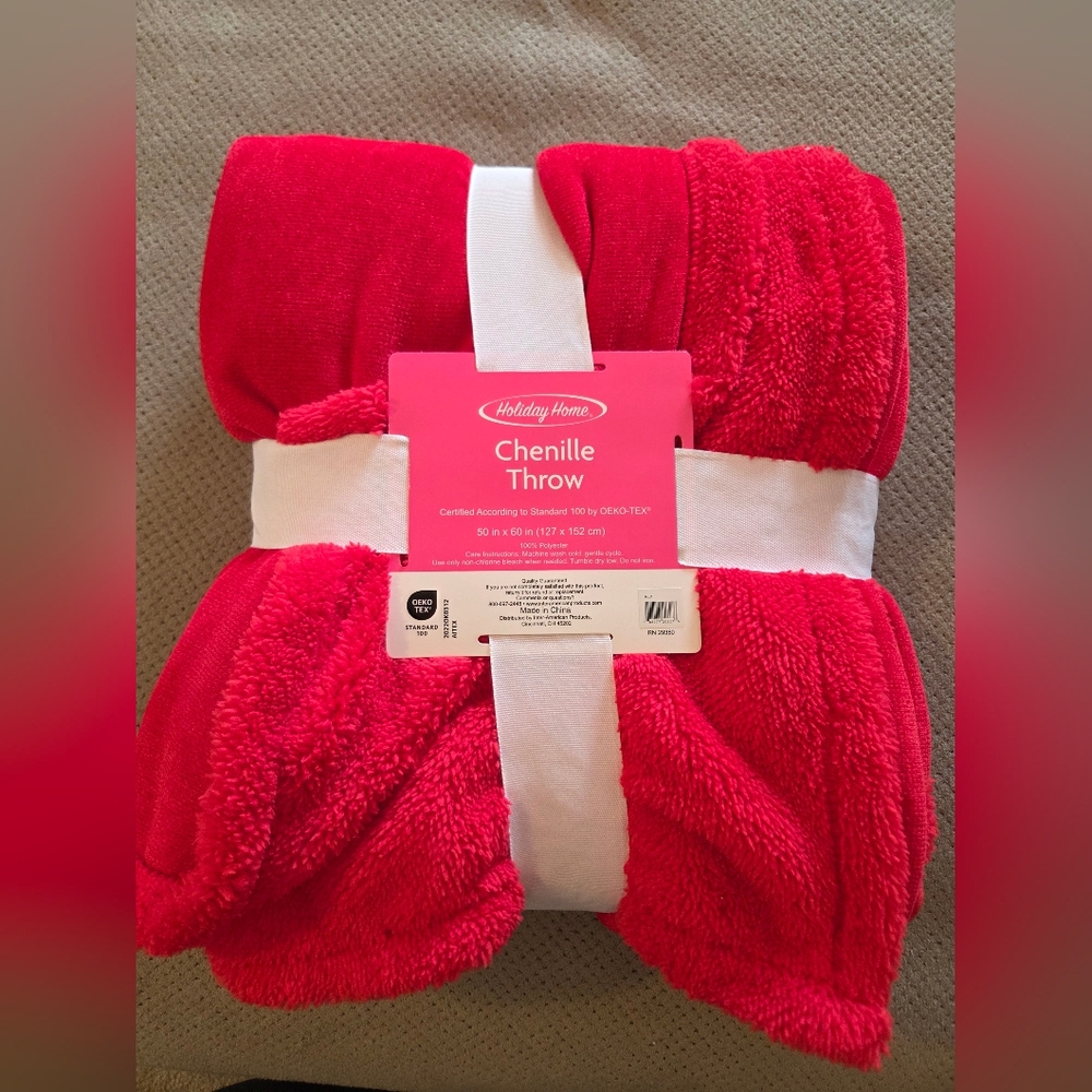 New Holiday Home® Chenille Throw Blanket 50" x 60" - Solid Red. Soft!